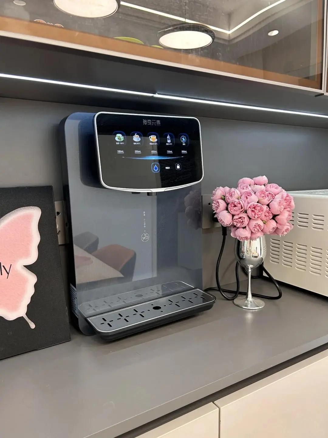 女人找两个鸭子伺候__不花钱交友网找富婆