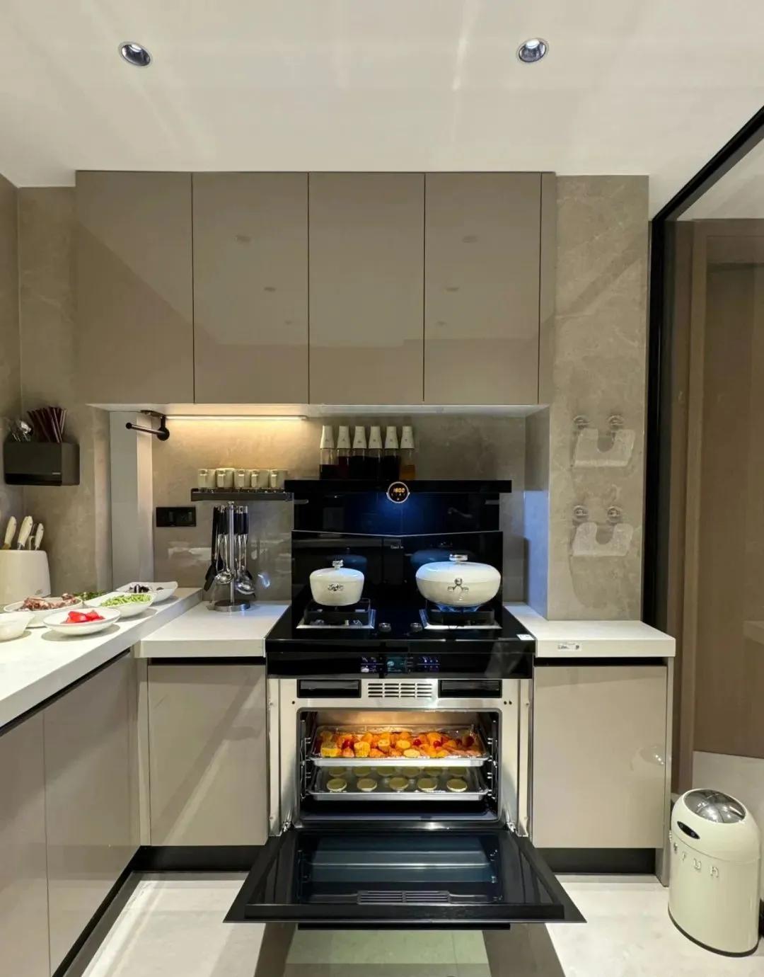 _不花钱交友网找富婆_女人找两个鸭子伺候