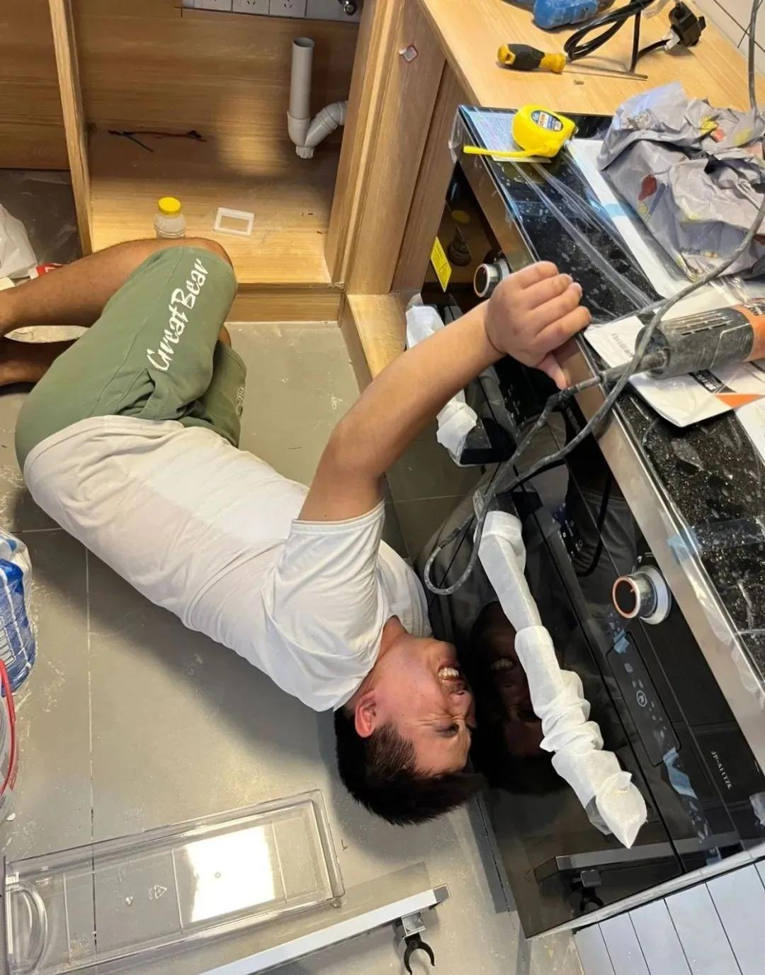 _女人找两个鸭子伺候_不花钱交友网找富婆