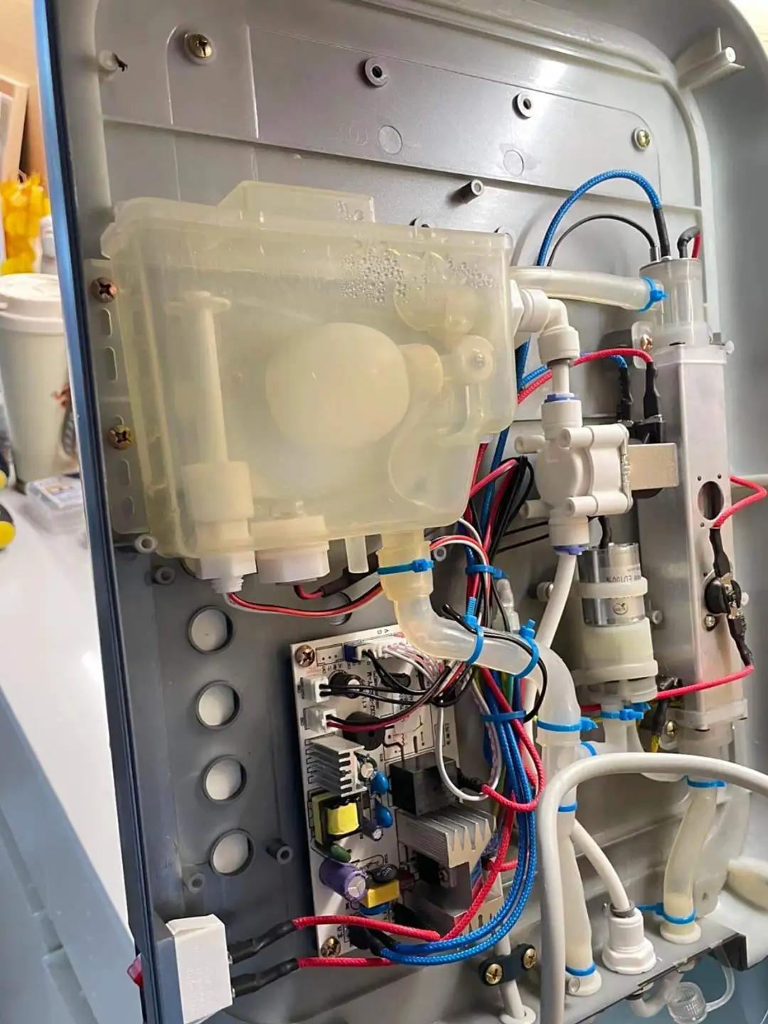 女人找两个鸭子伺候__不花钱交友网找富婆