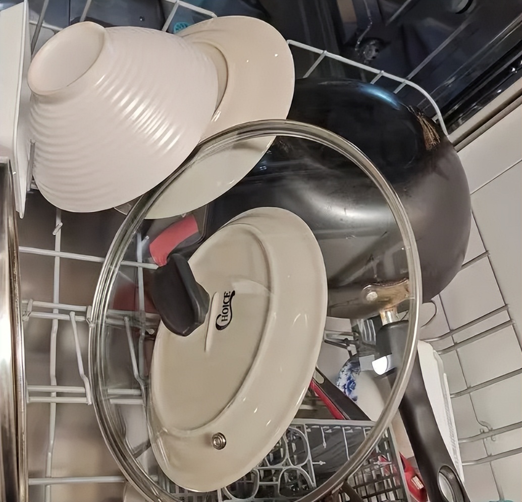 _建议各位：若不差钱，厨房添置这4样家电，能让幸福感加倍提升_家电加倍样厨房能添置感应灯吗