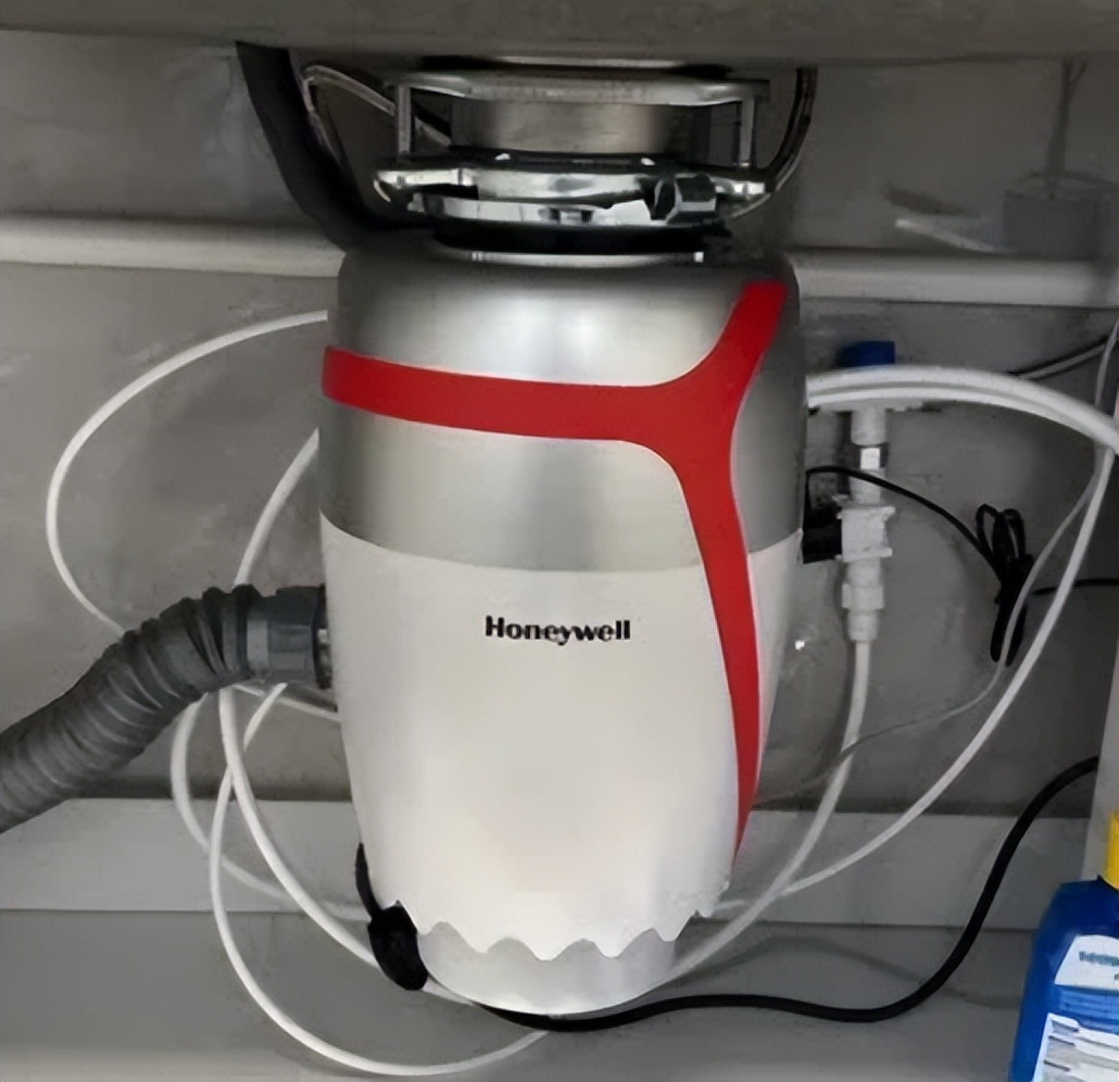 建议各位：若不差钱，厨房添置这4样家电，能让幸福感加倍提升__家电加倍样厨房能添置感应灯吗