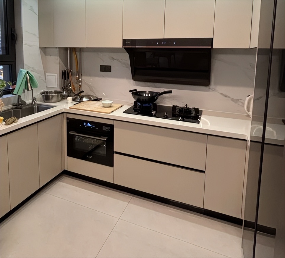 建议各位：若不差钱，厨房添置这4样家电，能让幸福感加倍提升_家电加倍样厨房能添置感应灯吗_