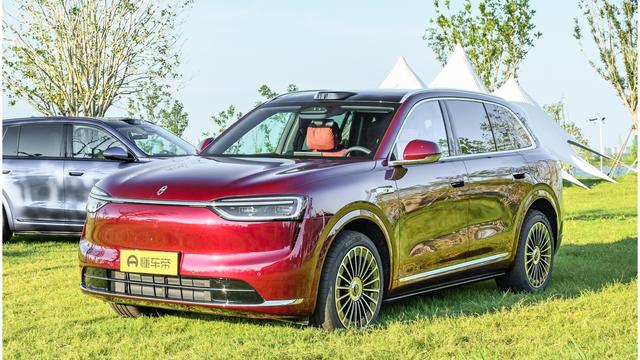 问界M7首日订单爆火，配置齐全，空间大智能全家适用-有驾