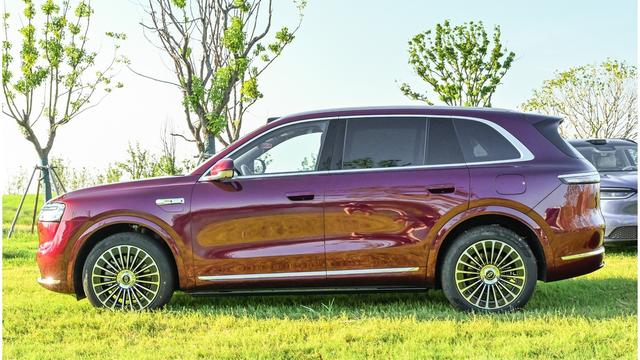 问界M7首日订单爆火，配置齐全，空间大智能全家适用-有驾