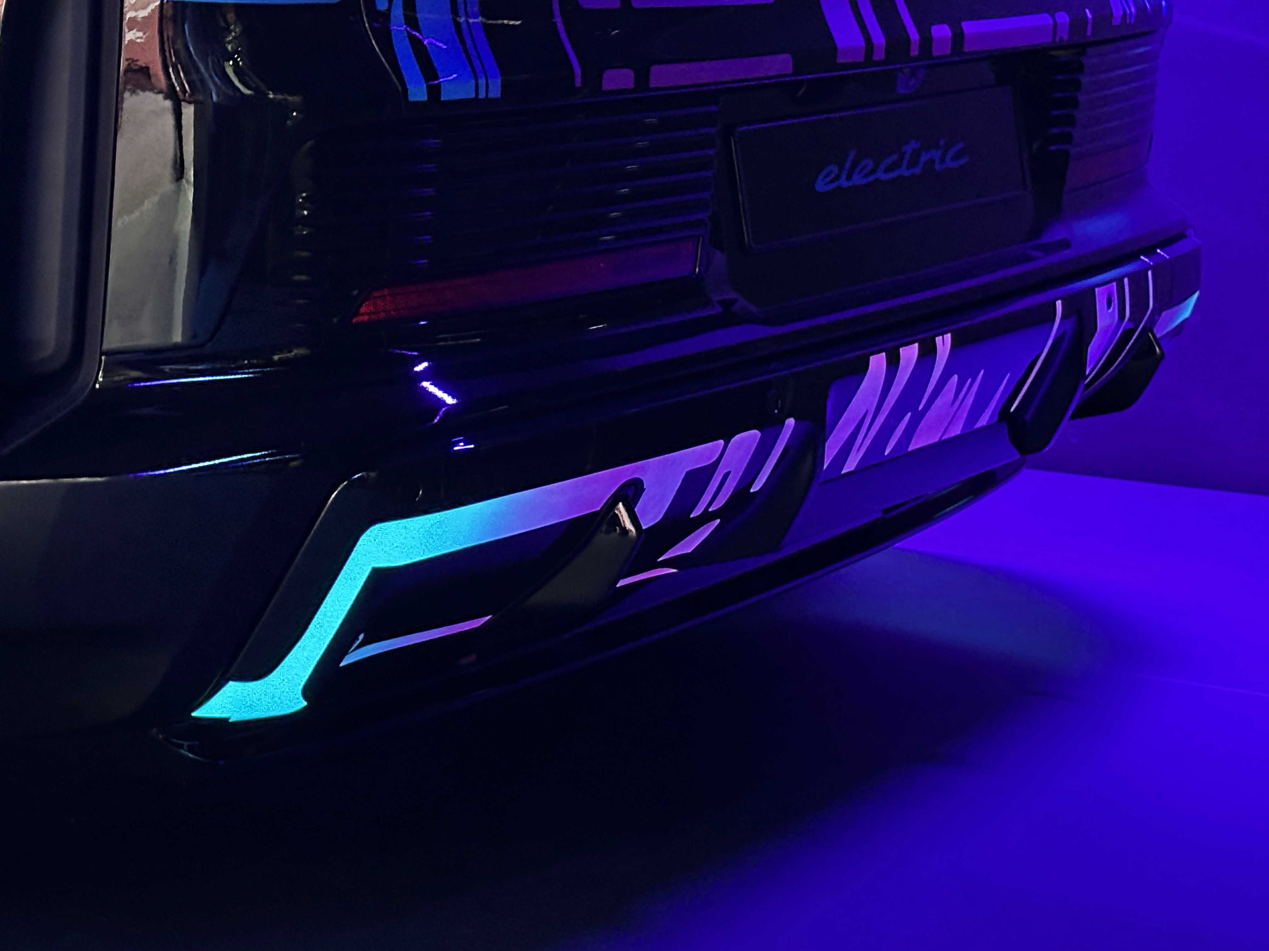 保时捷电动汽车电池供应商__保时捷电桩安装教程视频