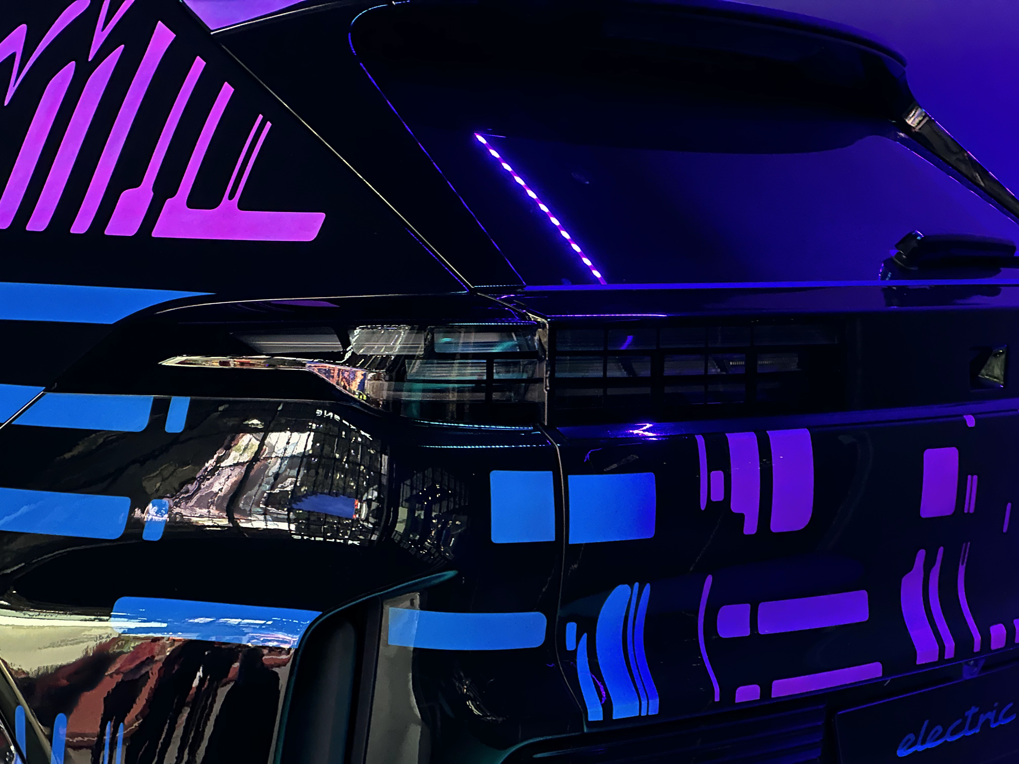 _保时捷电动汽车电池供应商_保时捷电桩安装教程视频