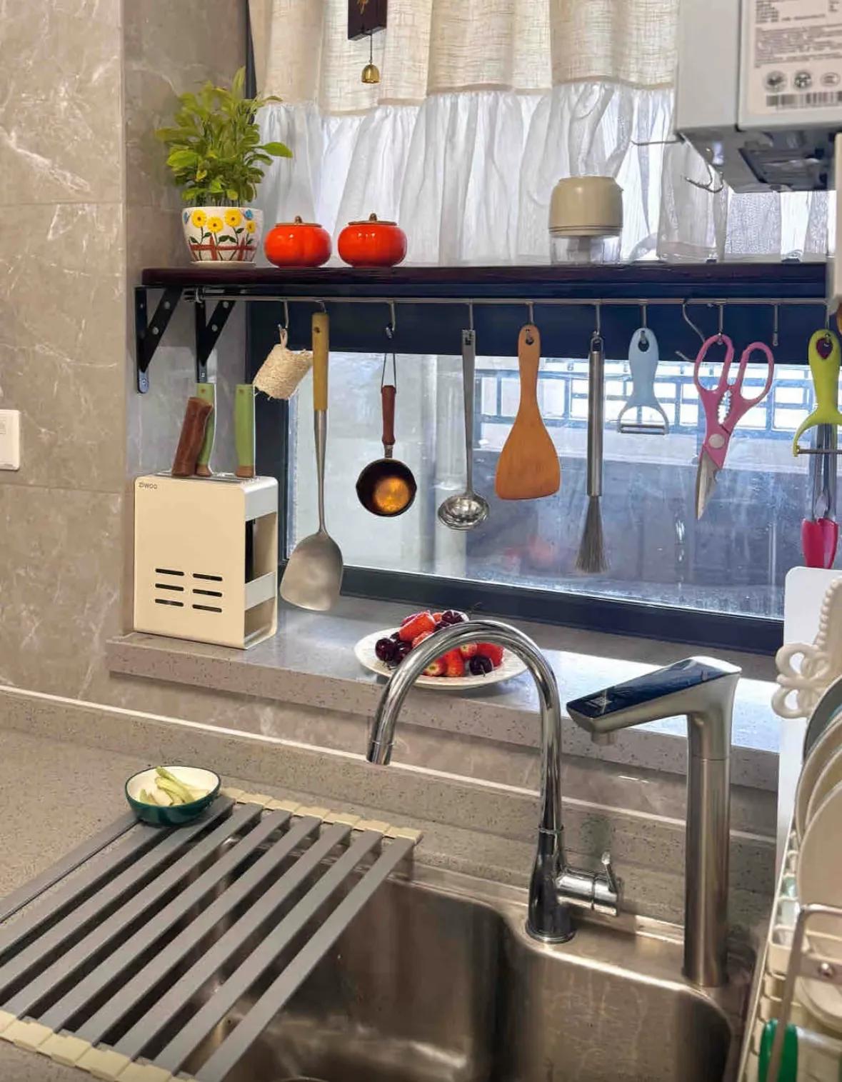 被网友的“收纳智慧”折服了！不花啥钱，厨房就能井井有条！__被网友的“收纳智慧”折服了！不花啥钱，厨房就能井井有条！