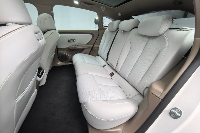 预计年内上市 长安启源A06正式亮相