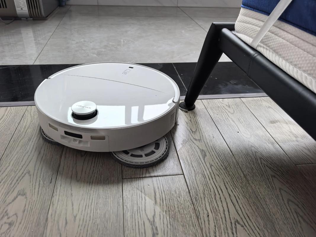 扫地机器人自杀假新闻_扫地机器人网_