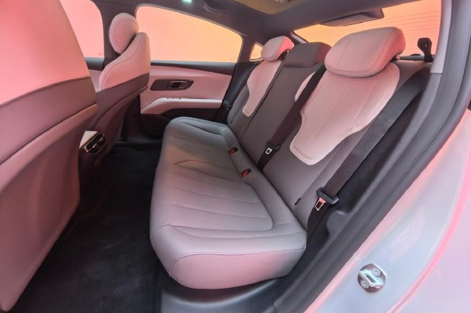 高颜值科技新物种 静态体验深蓝L06