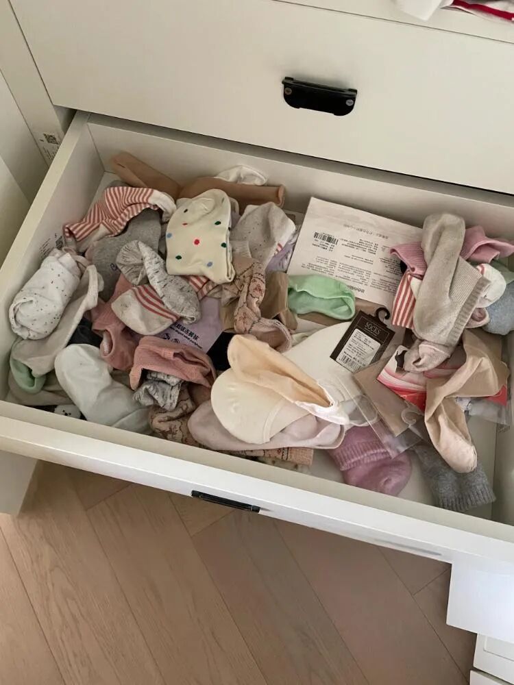 被中年阿姨的“衣柜收纳”折服了，换个思路，家里就井井有条！_被中年阿姨的“衣柜收纳”折服了，换个思路，家里就井井有条！_