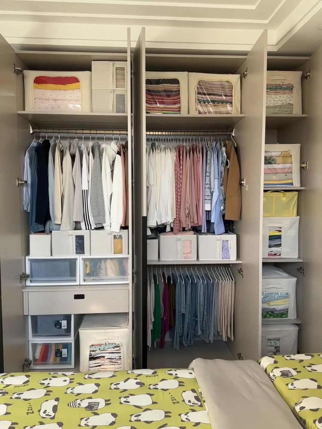 被中年阿姨的“衣柜收纳”折服了，换个思路，家里就井井有条！__被中年阿姨的“衣柜收纳”折服了，换个思路，家里就井井有条！