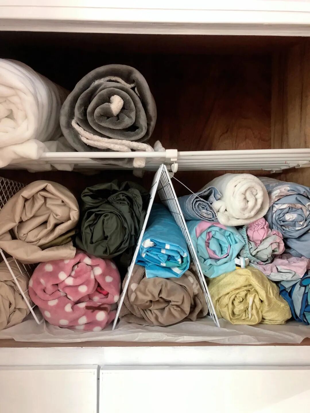 被中年阿姨的“衣柜收纳”折服了，换个思路，家里就井井有条！__被中年阿姨的“衣柜收纳”折服了，换个思路，家里就井井有条！