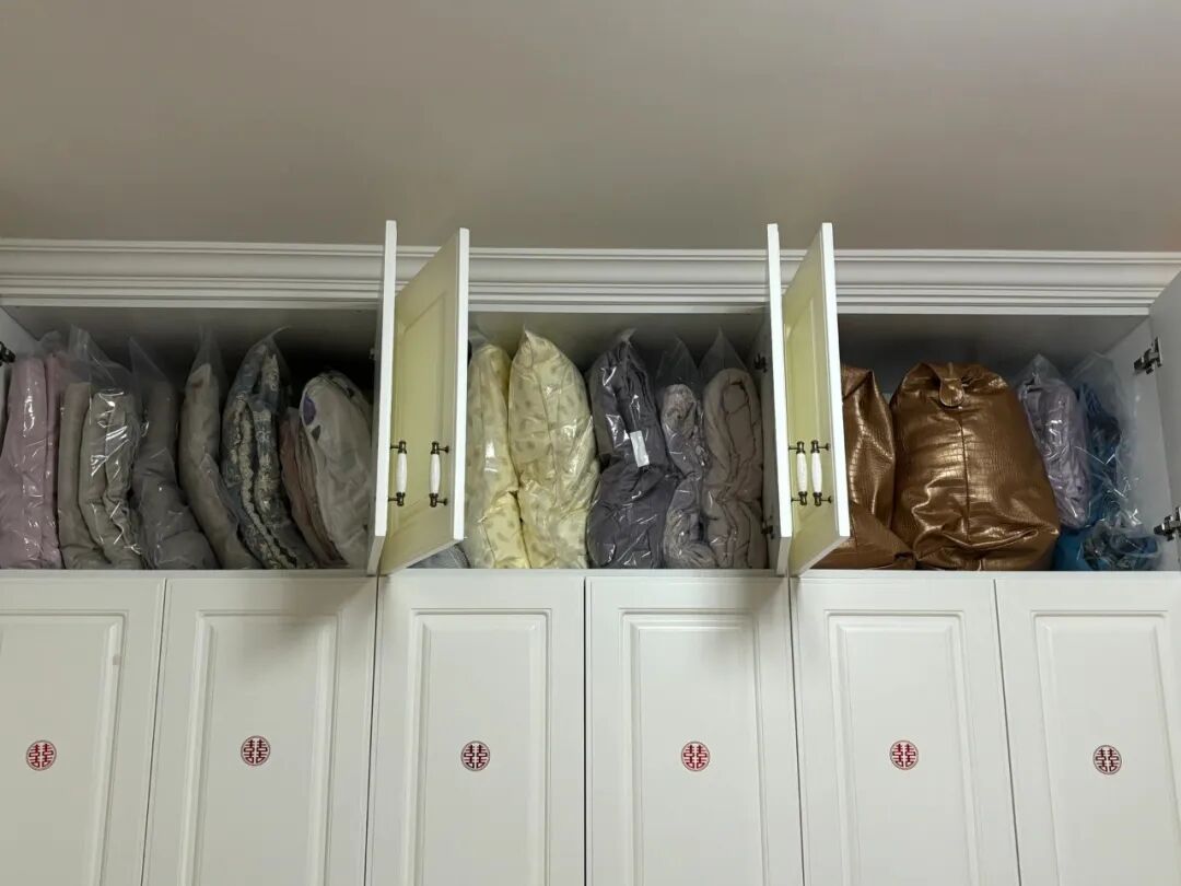 被中年阿姨的“衣柜收纳”折服了，换个思路，家里就井井有条！_被中年阿姨的“衣柜收纳”折服了，换个思路，家里就井井有条！_