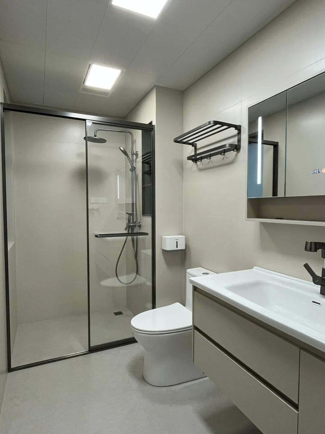 淋浴隔断玻璃怎么擦干净_淋浴玻璃隔断安装视频_