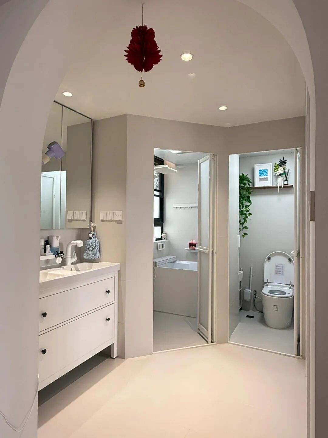 淋浴玻璃隔断安装视频__淋浴隔断玻璃怎么擦干净