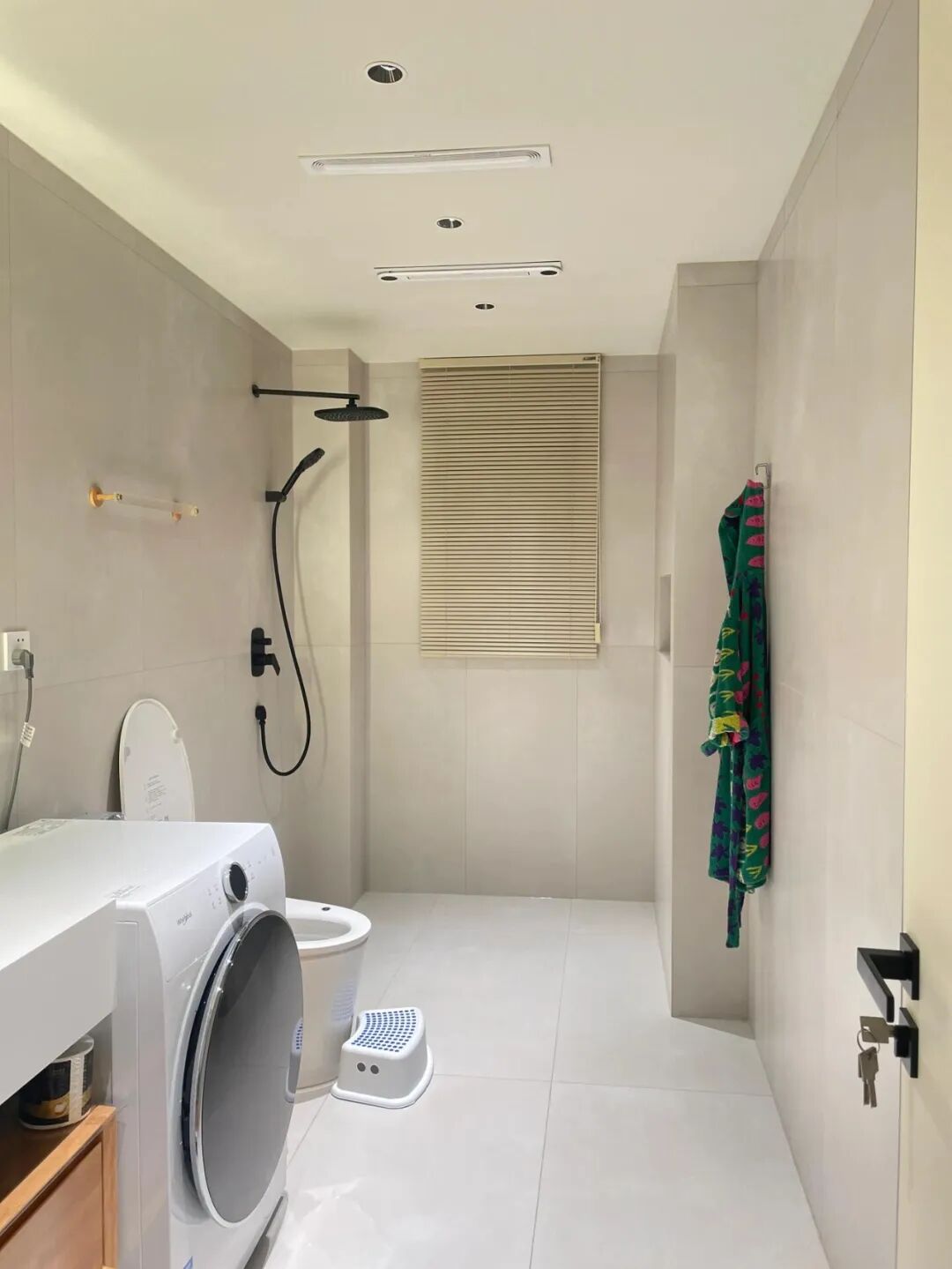 _淋浴玻璃隔断安装视频_淋浴隔断玻璃怎么擦干净