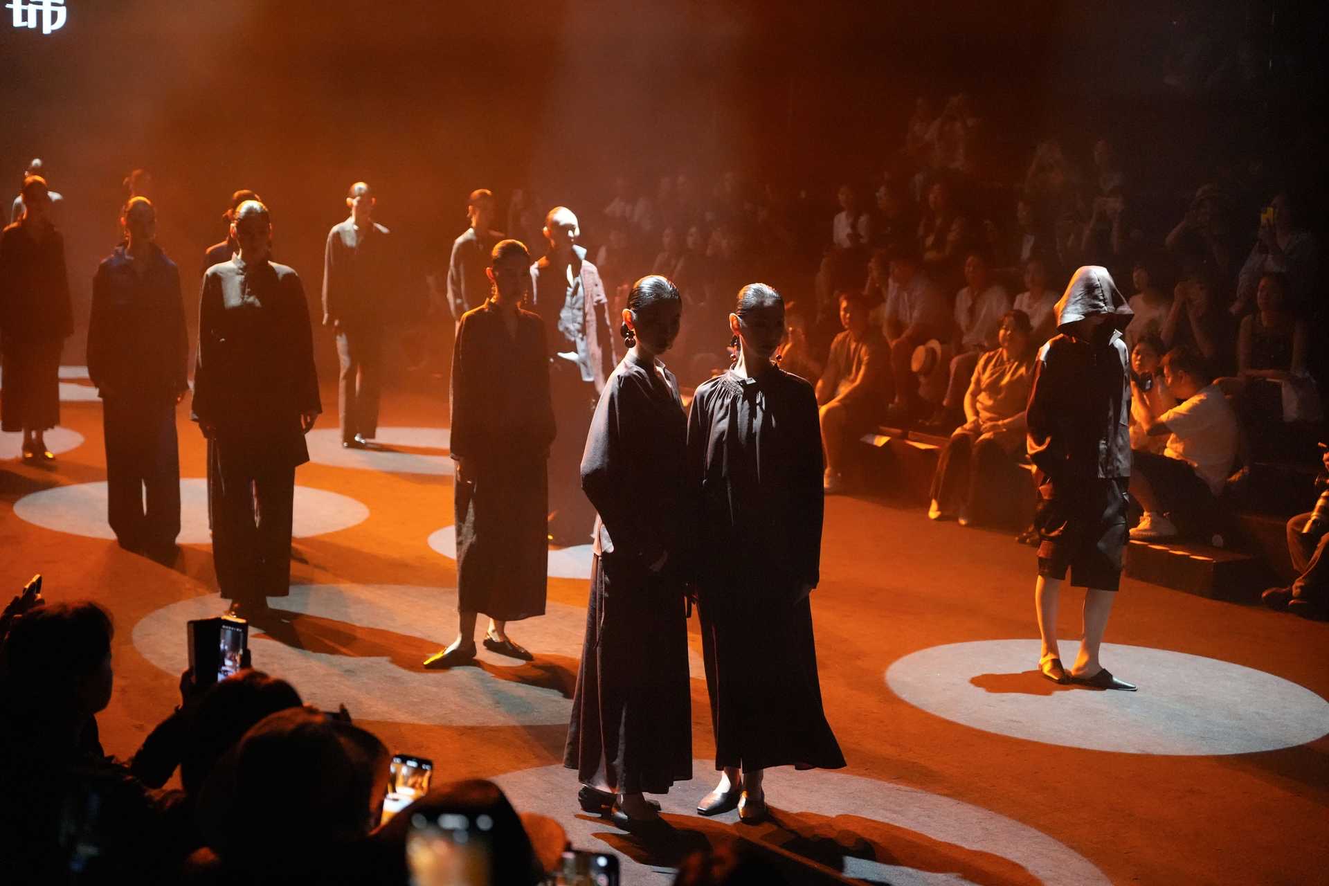 服装直播间_服装直播间玩法_