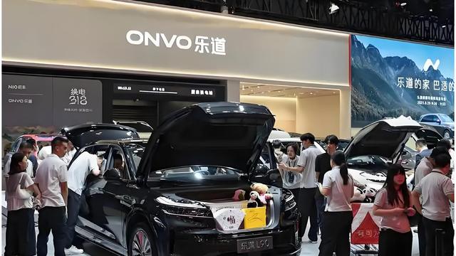 蔚来亏损破千亿,用户犹豫买车,新款车型成关键-有驾