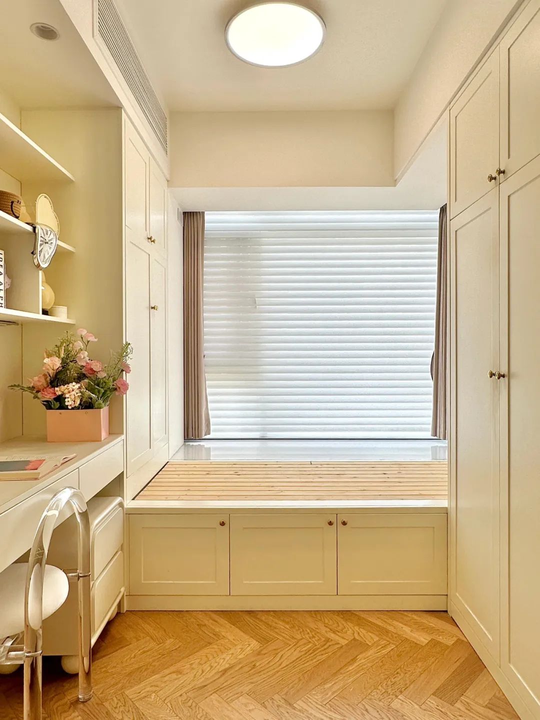 被年轻人家的“飘窗设计”惊到了!打开思路后,直接就多了半间房_被年轻人家的“飘窗设计”惊到了!打开思路后,直接就多了半间房_