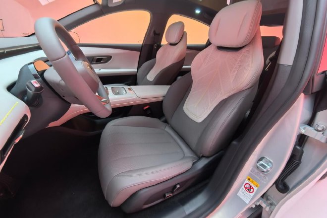 高颜值科技新物种 静态体验深蓝L06