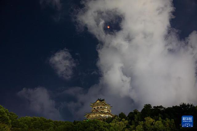 月亮脸红了__月亮脸红了是什么意思