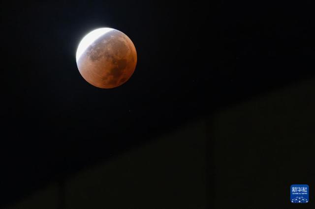 月亮脸红了_月亮脸红了是什么意思_