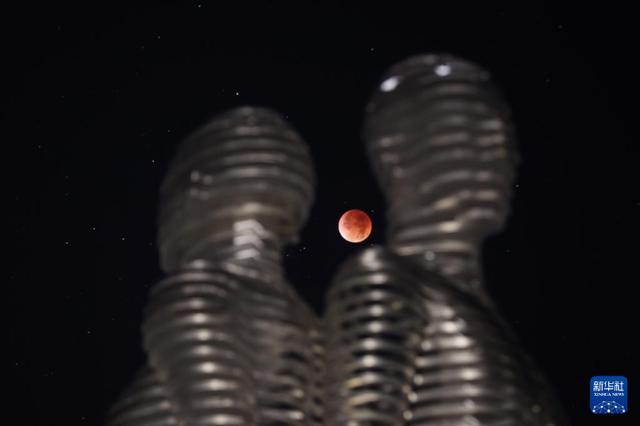 _月亮脸红了是什么意思_月亮脸红了