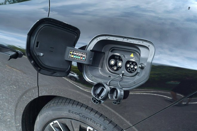 领克10 EM-P上市 限时价16.38万元起