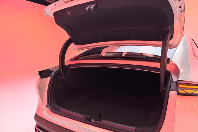 高颜值科技新物种 静态体验深蓝L06