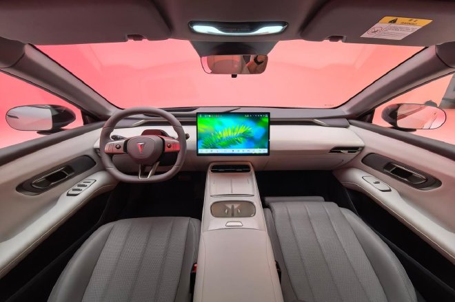 高颜值科技新物种 静态体验深蓝L06