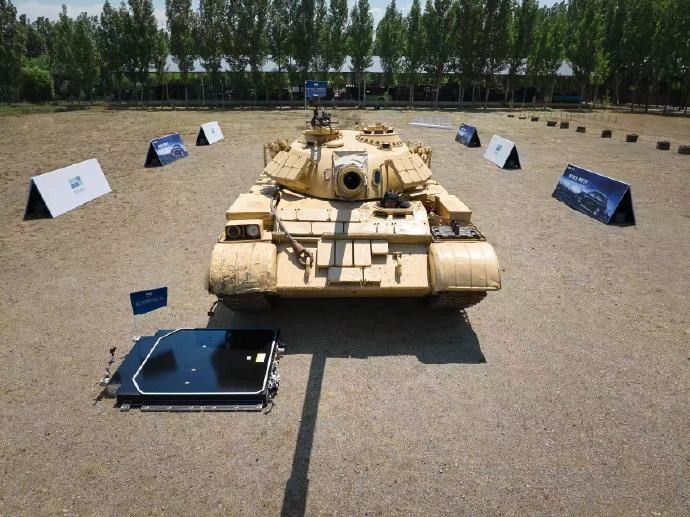 _吉利银河限量版suv_吉利电动汽车银色suv