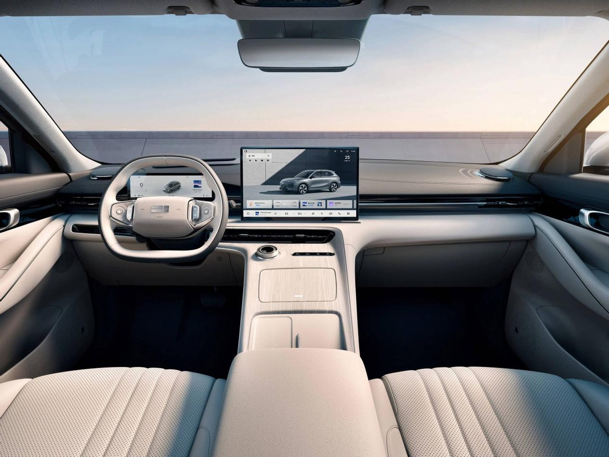 吉利银河限量版suv__吉利电动汽车银色suv