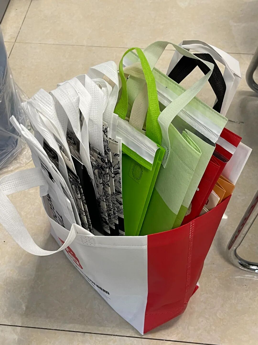 被年轻人“生活鬼点子”折服了!看似离谱,却解决了不少生活痛点_被年轻人“生活鬼点子”折服了!看似离谱,却解决了不少生活痛点_