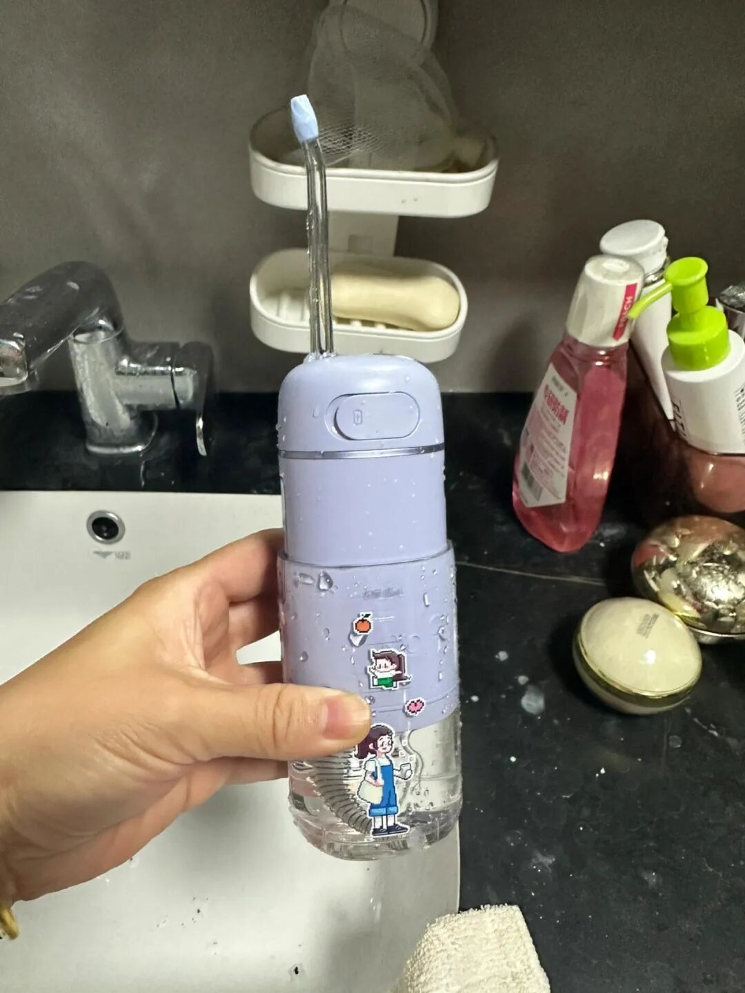 被年轻人“生活鬼点子”折服了!看似离谱,却解决了不少生活痛点__被年轻人“生活鬼点子”折服了!看似离谱,却解决了不少生活痛点