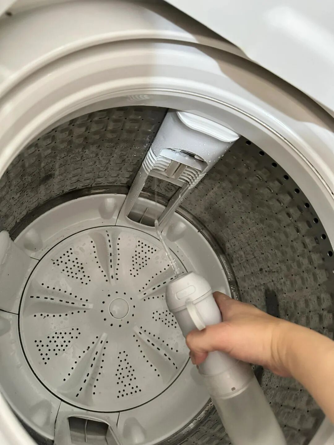 被年轻人“生活鬼点子”折服了!看似离谱,却解决了不少生活痛点__被年轻人“生活鬼点子”折服了!看似离谱,却解决了不少生活痛点