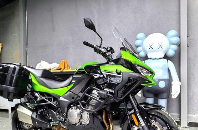 川崎官方在国内发布了全新的Versys1100车型，售价15.9万元，增量不增价看似良心新品实则技术配置大升级，满足骑行爱好者的多重需求-有驾