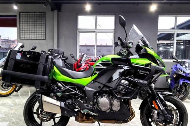 川崎官方在国内发布了全新的Versys1100车型，售价15.9万元，增量不增价看似良心新品实则技术配置大升级，满足骑行爱好者的多重需求-有驾