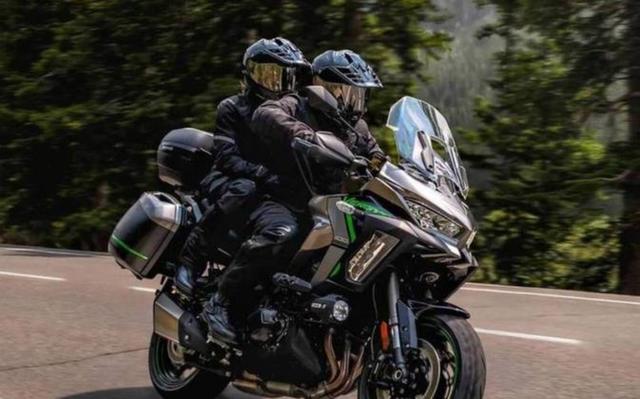 川崎官方在国内发布了全新的Versys1100车型，售价15.9万元，增量不增价看似良心新品实则技术配置大升级，满足骑行爱好者的多重需求-有驾