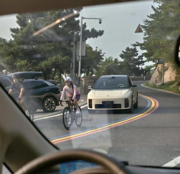 理想i6实车曝光：带自行车架9月底上市-有驾