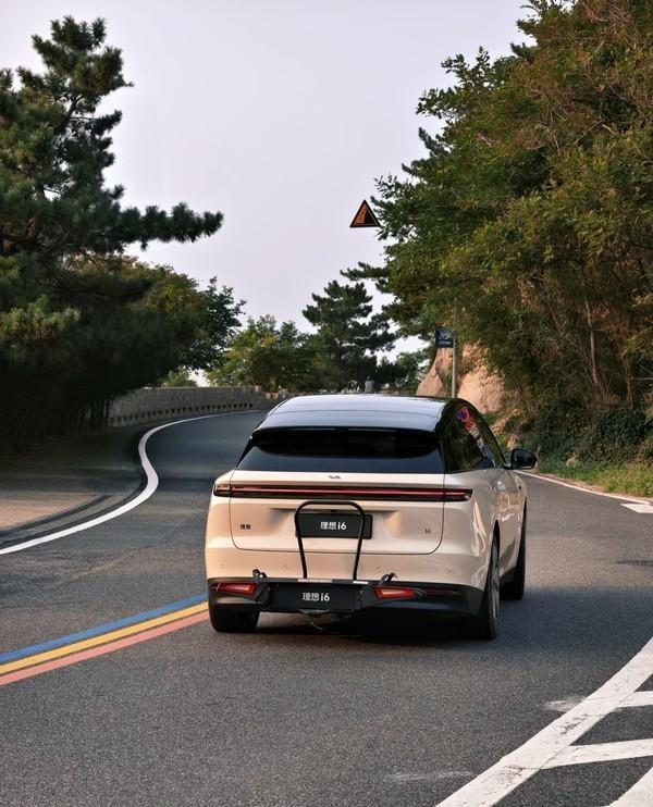 理想i6实车曝光：带自行车架9月底上市-有驾