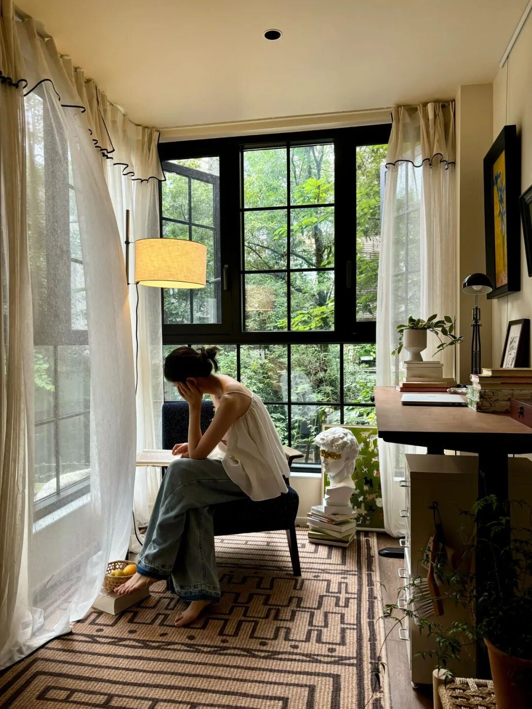 装修年轻化__年轻人要省钱还是要花钱