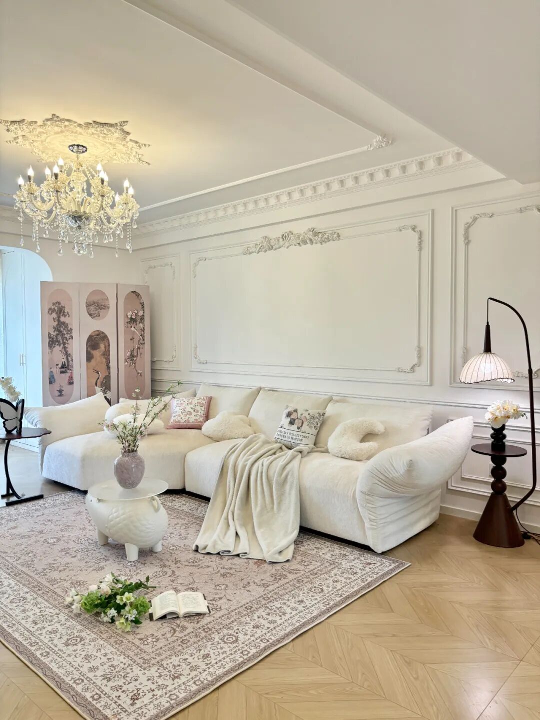 _装修年轻化_年轻人要省钱还是要花钱