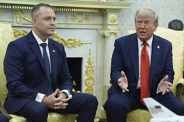 特朗普俄_特朗普波兰演讲_