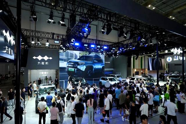 方程豹携2025年全新车型登场，科技与个性化定制，引领汽车新风潮-有驾