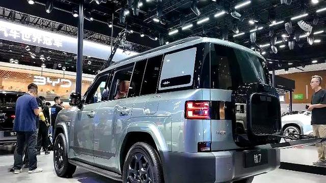 方程豹携2025年全新车型登场，科技与个性化定制，引领汽车新风潮-有驾