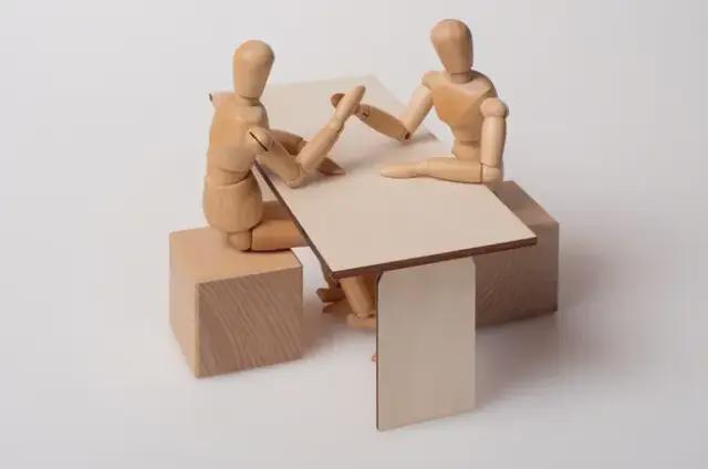 2025年中报巨亏4000余万！老娘舅北交所上市或再成“南柯一梦”？__2025年中报巨亏4000余万！老娘舅北交所上市或再成“南柯一梦”？