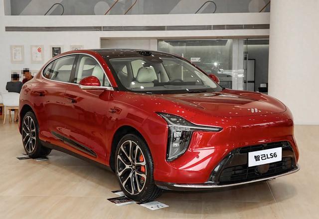 全新智己LS6定义为中大型电动SUV，融合智慧体验与奢华舒适空间-有驾