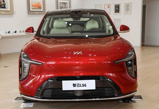 全新智己LS6定义为中大型电动SUV，融合智慧体验与奢华舒适空间-有驾